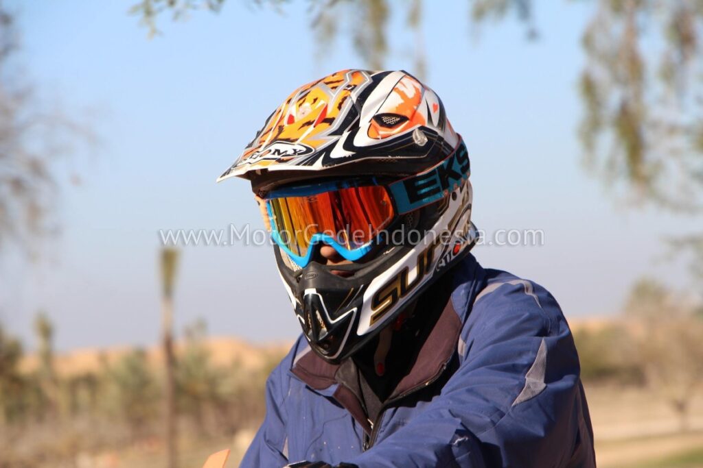 helm cross atau trail helm yang cocok untuk motor gede