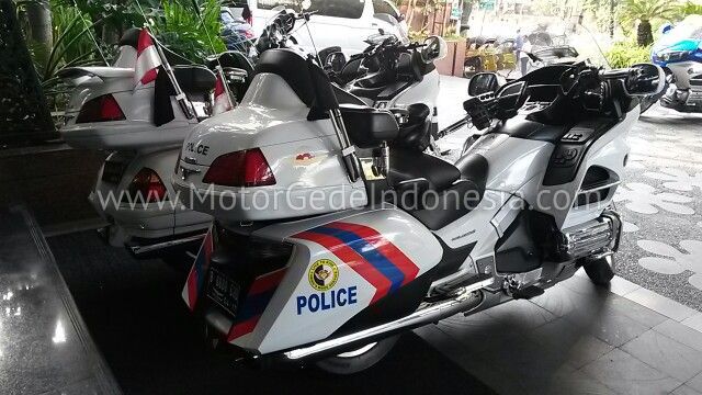 honda gold wing motor gede polisi