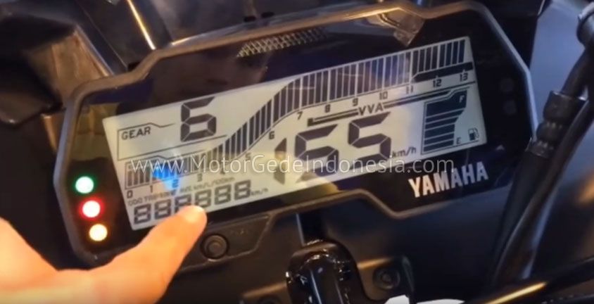 6 fitur motor gede yang ada di yamaha all new r15m salah satunya full digital speedometer dengan 2 pilihan tampilan