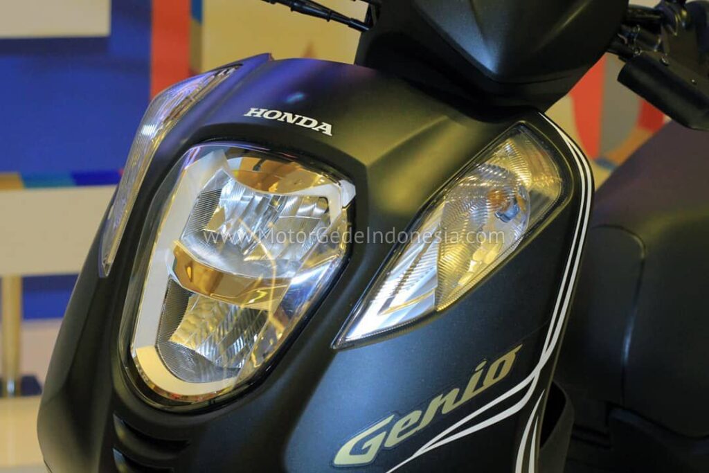 lampu depan menggunakan led fitur honda genio yang menyerupai motor moge