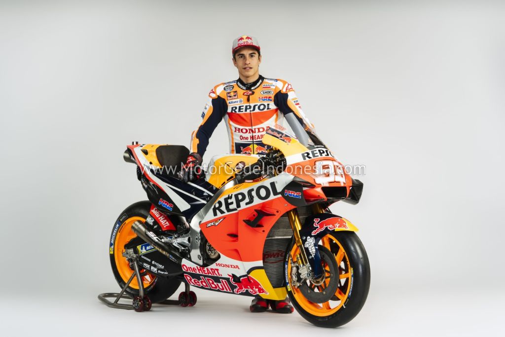 marc marquez dengan motor gede honda rc213v-s