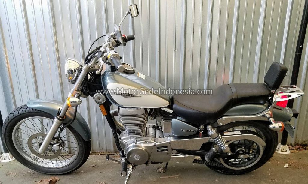 suzuki boulevard s40 dengan tampilan retro