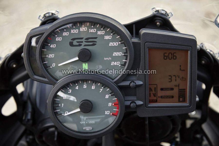 motor gede bmw f700 memiliki layar speedometer canggih