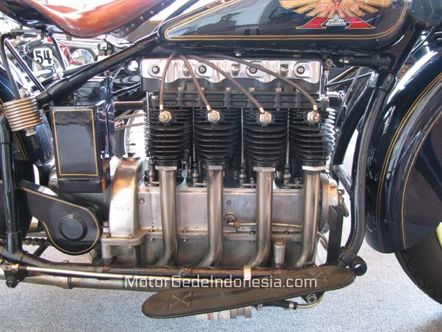 sepeda motor 4 silinder